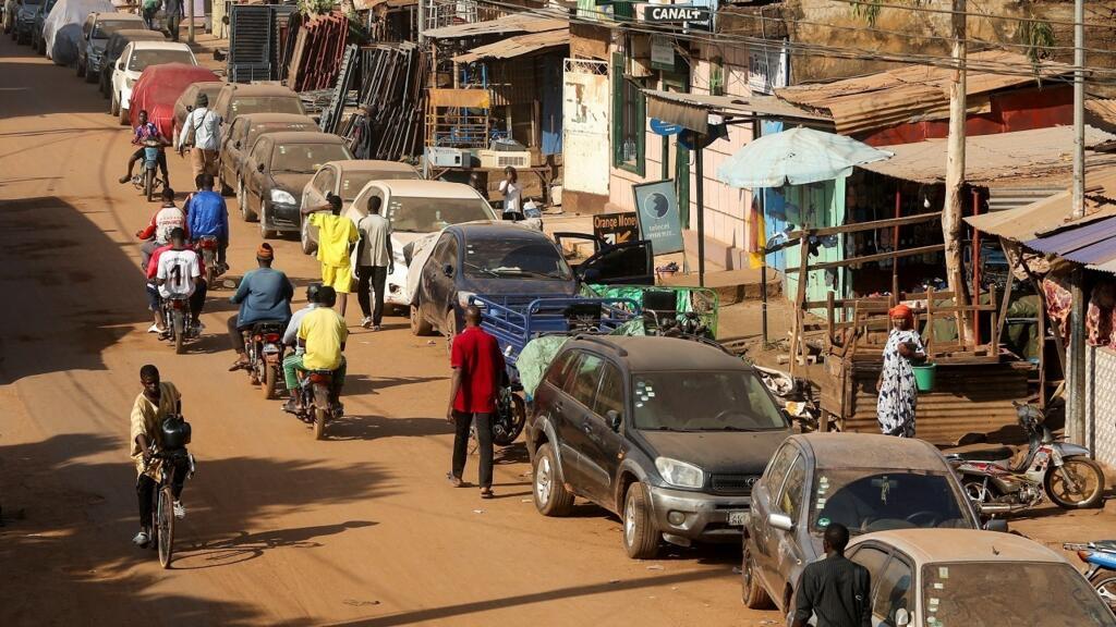 Mali: face à la crise provoquée par les jihadistes, les opposants appellent au réveil, le régime à l'unité