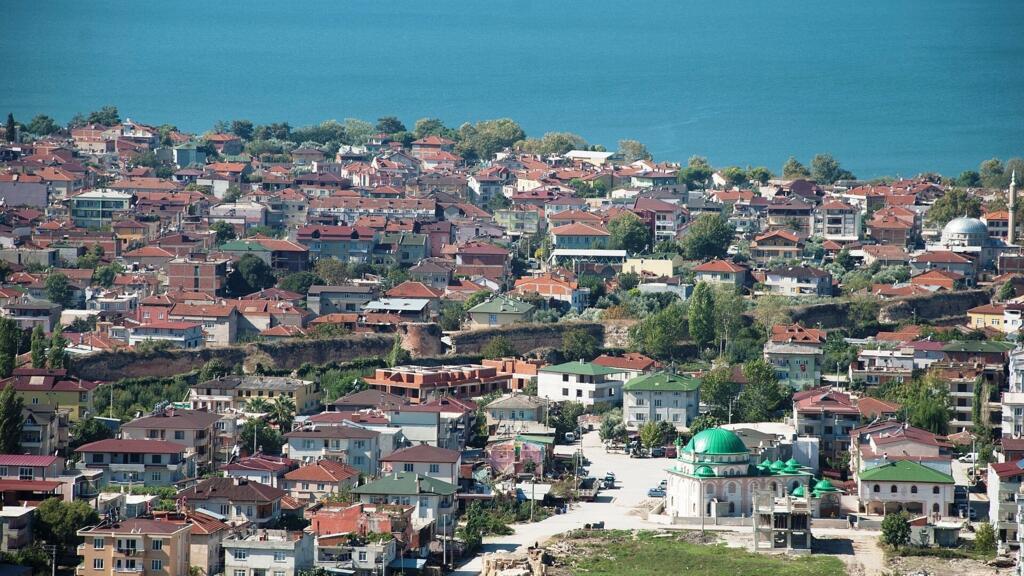 Vedere din localitatea Iznik, Turcia, în zona în care a avut loc primul Conciliu Ecumenic de la Niceea și unde Papa Leon al XIV-lea va efectua o vizită în perioada 27-30 noiembrie 2025.