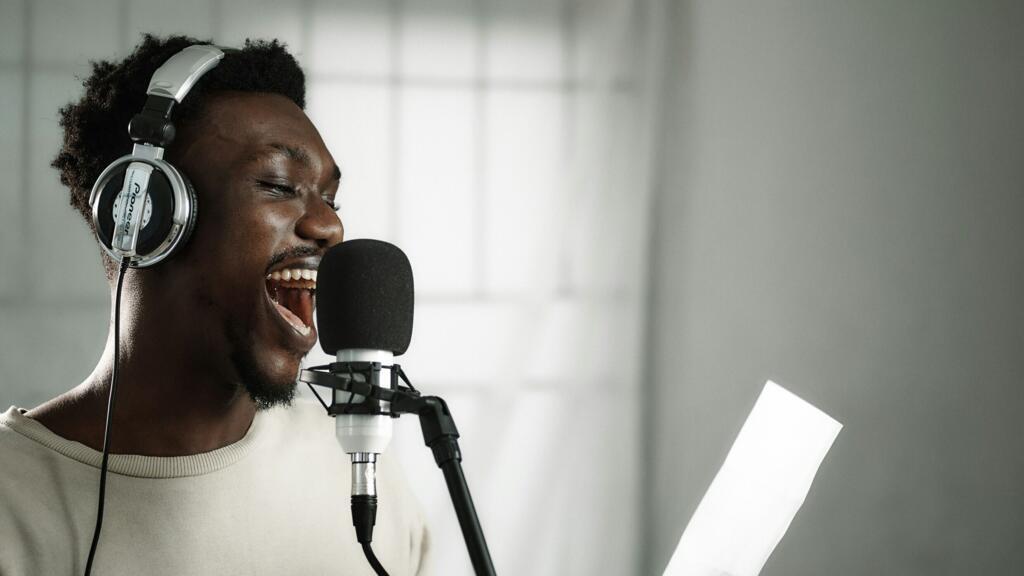 Comment travailler sa voix pour qu’elle reflète une fonction et une personnalité ?