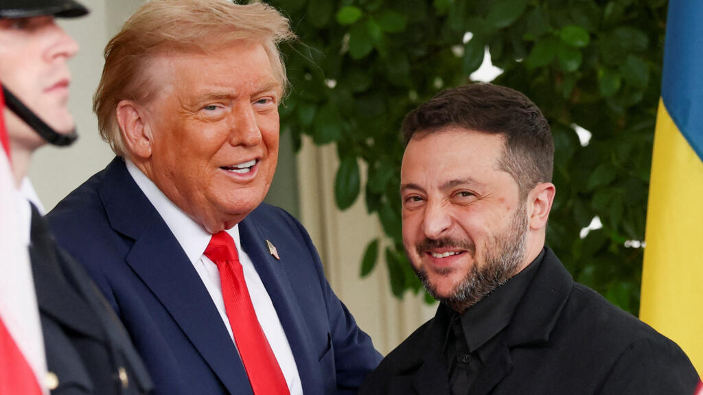 Tổng thống Mỹ Donald Trump (T) tiếp đồng nhiệm Ukraina Volodymyr Zelensky tại Nhà Trắng, Washington, Hoa Kỳ, ngày 18/08/2025.