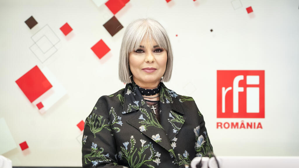 Mara vine dintr-o familie de Aromâni, iar prin Tumbe își împlinește o misiune de neam, de a cânta întregii lumi despre faptul că Aromânii există, trăiesc și își duc valorile mai departe.