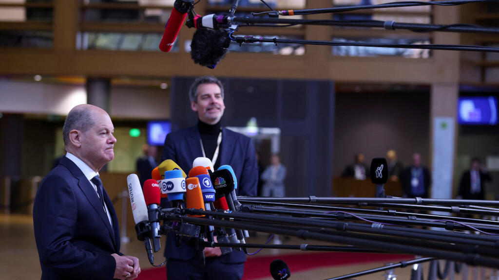 Le Premier ministre allemand Olaf Scholz s'adresse aux médias lors d'un sommet des dirigeants de l'Union européenne, à Bruxelles, Belgique, le 14 décembre 2023. 