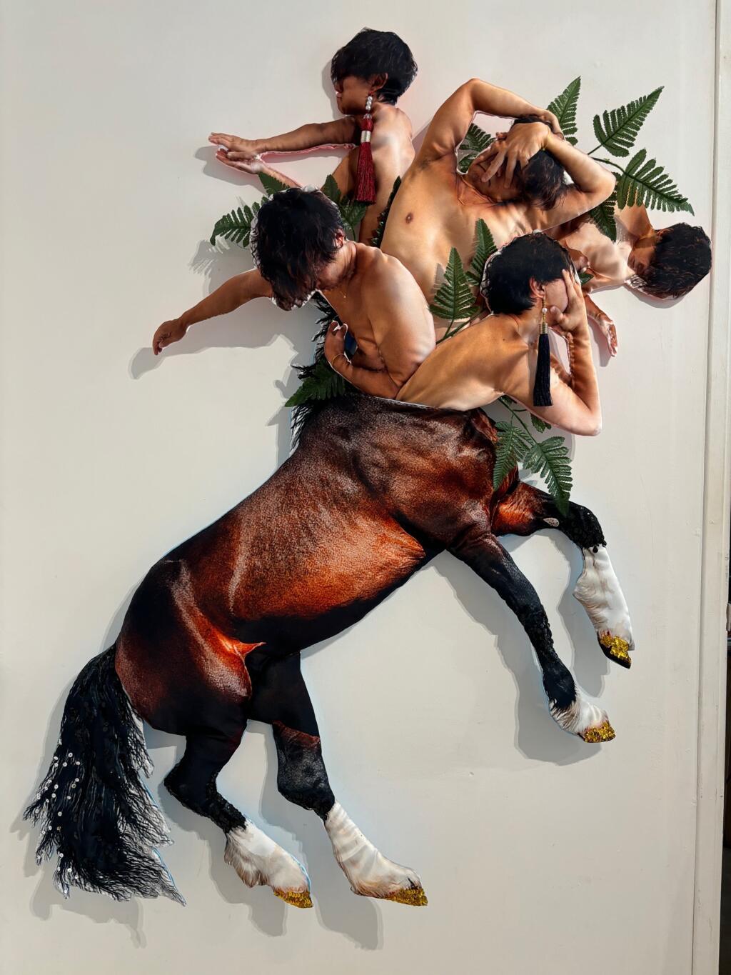 Peça de Shinji Nagabe, em exposição em Arles.