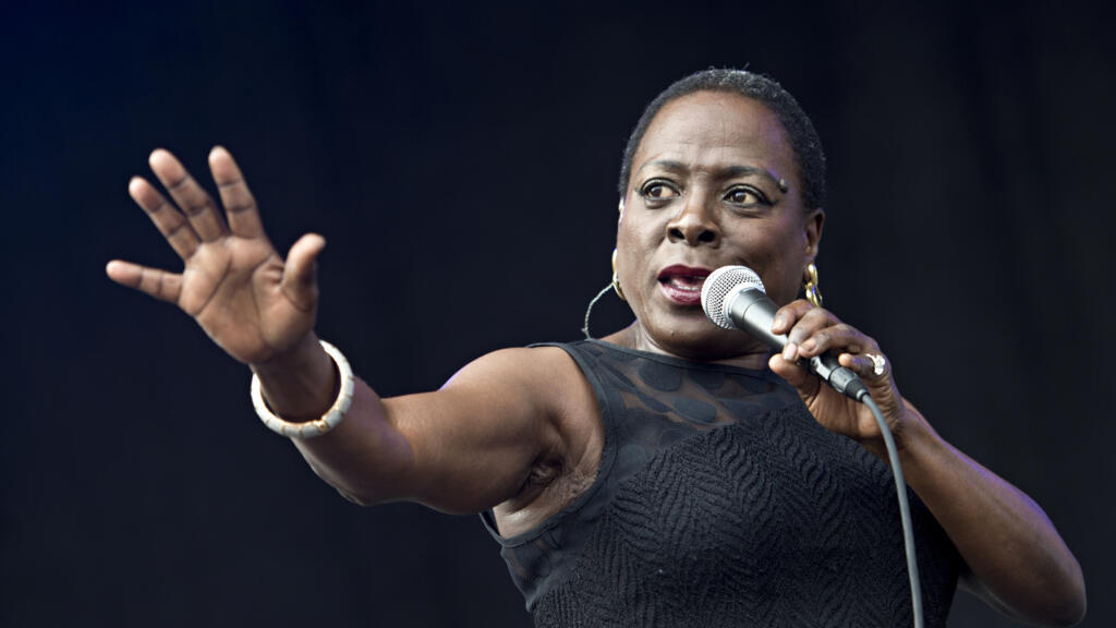 A cantora americana Sharon Jones, durante apresentação no Forecastle Music Festival, em Louisville, Estados Unidos, em 19 de julho de 2014.