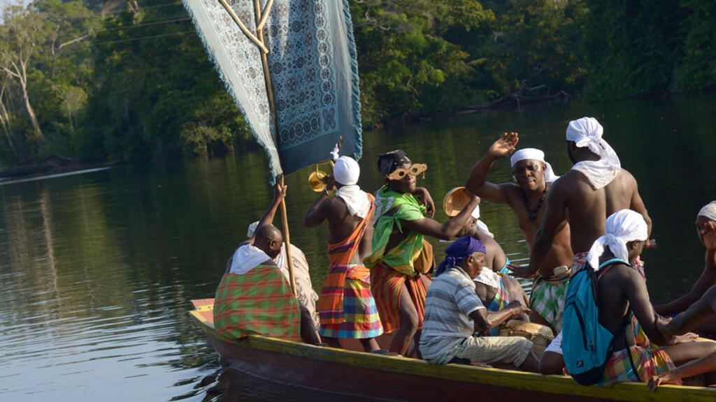Funérailles du Chef Saamaka chez les Bushinengués de Guyane Française.