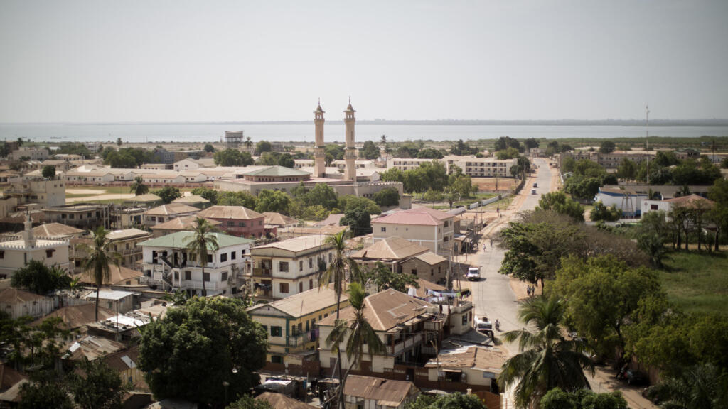 Cameroun: l'opposant Issa Tchiroma Bakary accueilli «temporairement» en Gambie