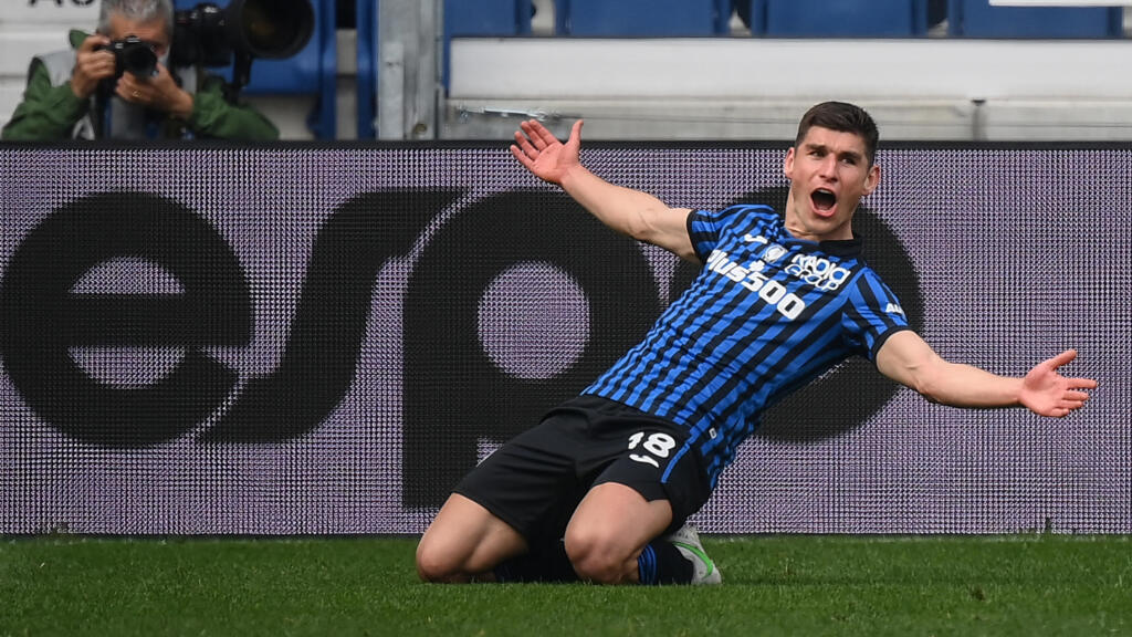 Le milieu ukrainien de l'Atalanta exulte après son but lors du match de Serie A contre la Juventus, à Bergame, le 18 avril 2021.