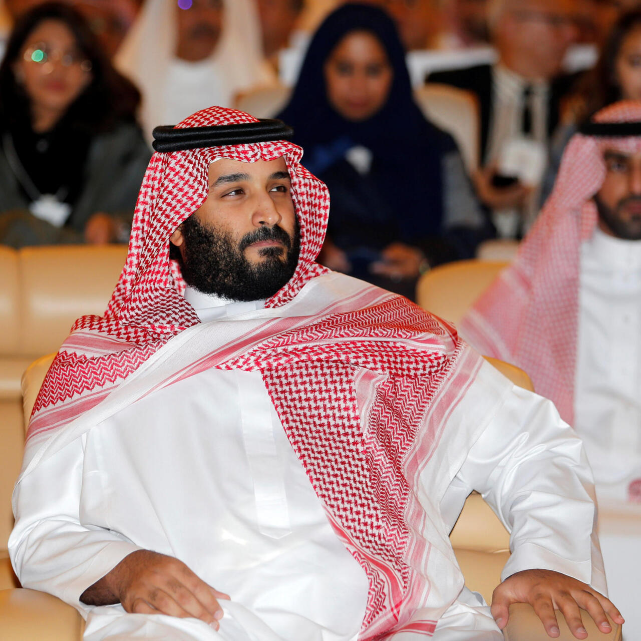 Anfisa Chexava ishtirokidagi porno videolar Ayol zoravonlik bilan boshatadi