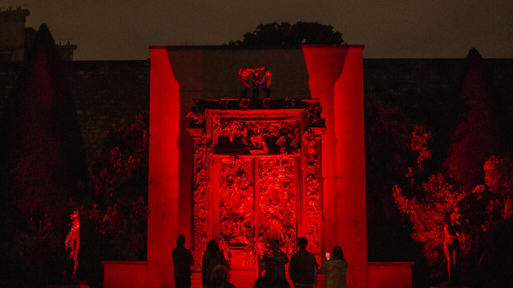 Abrir “La puerta del infierno”: el Museo Rodin celebra el Día de Muertos entre esculturas, sombras y canto
