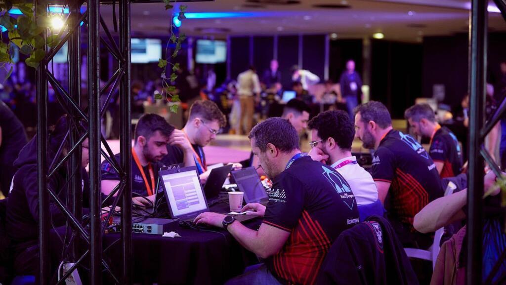 15ème Forum International de la Cybersécurité à Lille, un concours d'Hacking éthique, qui réunissaient des étudiants et des professionnels de la cybersécurité.