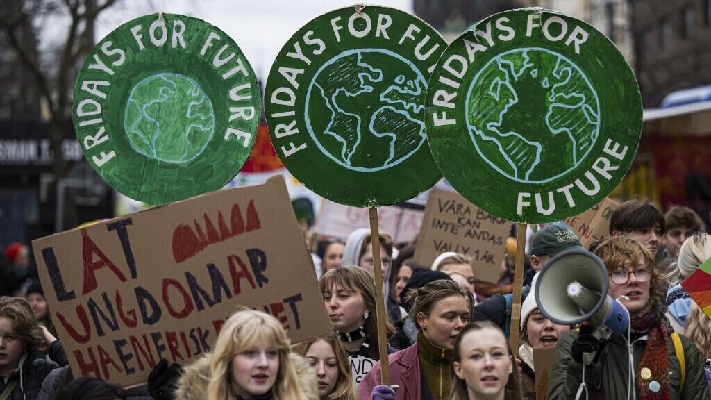 Suède: de jeunes militants portent plainte contre le gouvernement pour inaction climatique