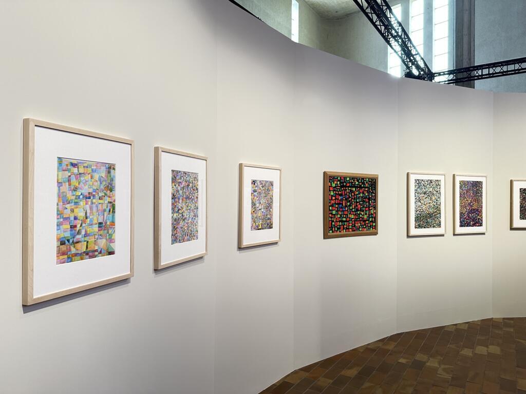 Alguns dos 80 quadros da primeira exposição de Rodrigo Salgado, 'Rodrigo, une vie d’artiste'.
