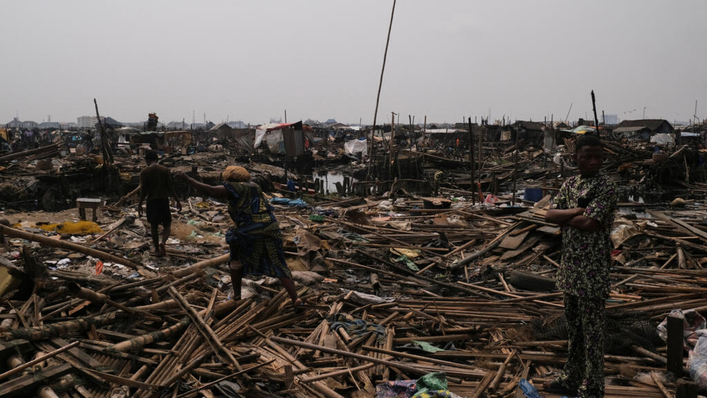 Nigeria: la démolition du bidonville de Makoko provoque le déplacement de milliers de personnes à Lagos