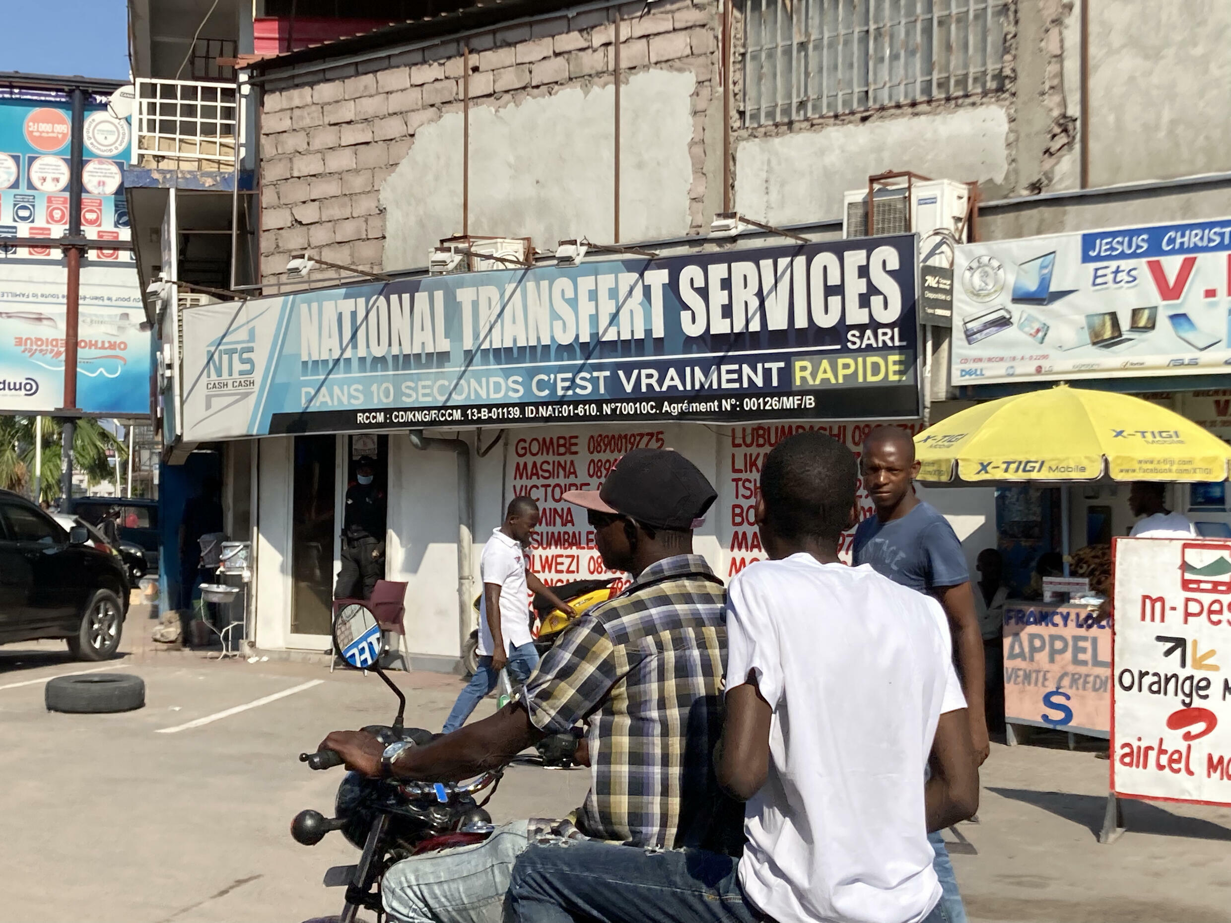 Une boutique National Transfert à Kinshasa.