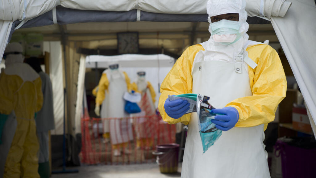 Dans un centre de soins contre le virus Ebola, en Guinée.