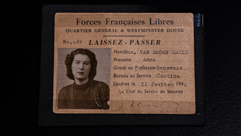 Le laissez-passer des FFL d'Anna Marly, autrice-compositrice et interprète, créatrice oubliée du «Chant des partisans», dont la version française, adaptée par Joseph Kessel et Maurice Druon, servit de générique à l'émission «Honneur et patrie» de la BBC.