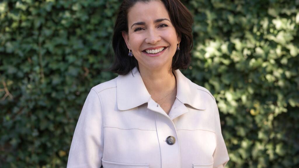 A jornalista e escritora brasileira Mila Burns.