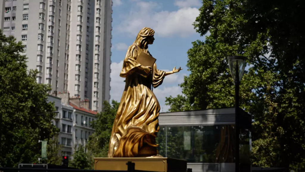 一名中國女子涉嫌在巴黎博物館偷走6公斤的金塊，現在已經被逮到了。