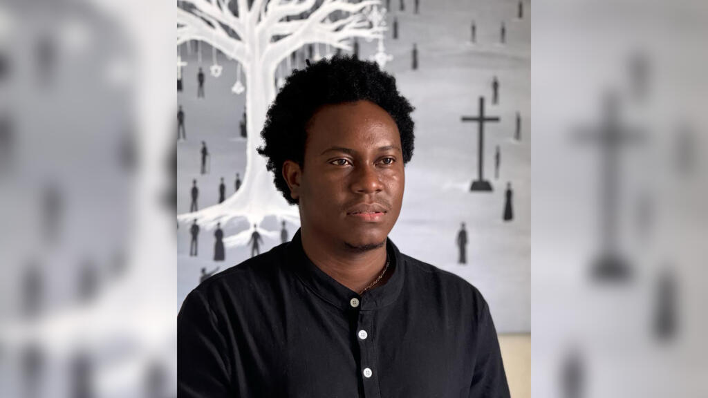 Le peintre haïtien Shneider Léon Hiliaire.