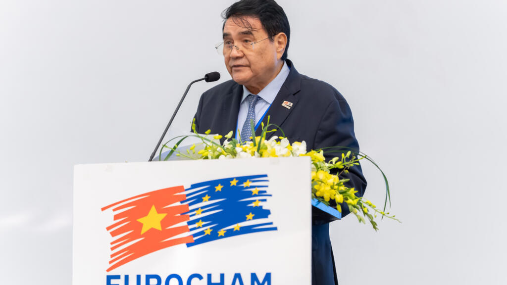 Ông Jean-Jacques Bouflet, phó chủ tịch Hiệp hội Doanh nghiệp châu Âu tại Việt Nam (EuroCham), phát biểu tại lễ ra mắt Sách Trắng 2025 với chủ đề "Cải cách thủ tục hành chính và chuyển đổi kép: Hiện thực hóa nền kinh tế xanh và bền vững", tại Hà Nội, Việt Nam, ngày 11/04/2025.