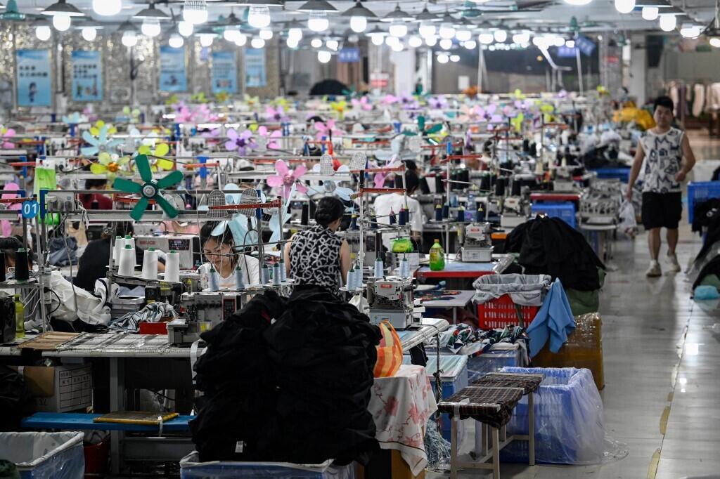 Operárias trabalham em usina de roupas da Shein em Canton, no sul da China. (11/06/2024)