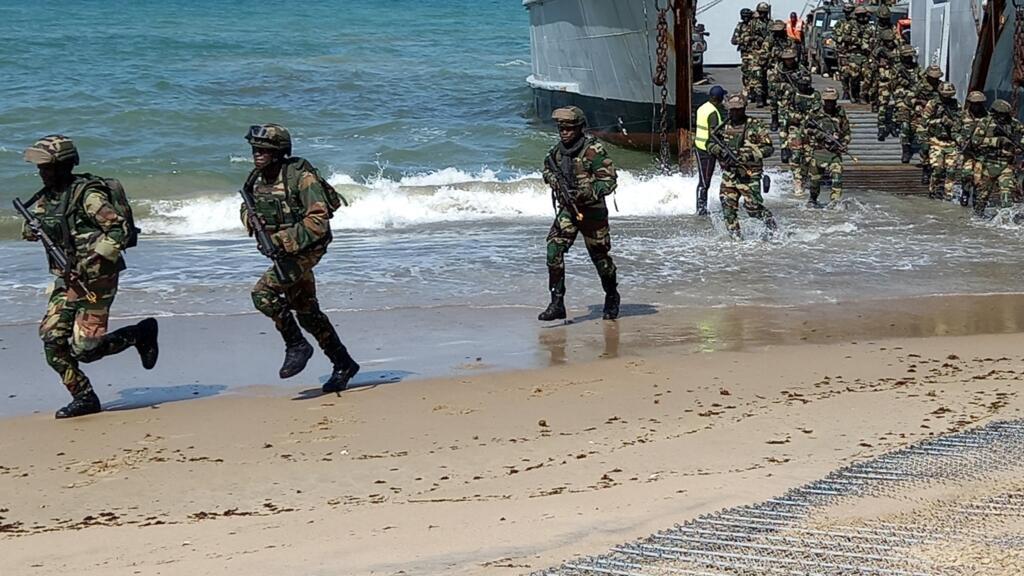 L'exercice Xaritoo 2022 des armées sénégalaise et française sur la plage de Ngasobil, au Sénégal