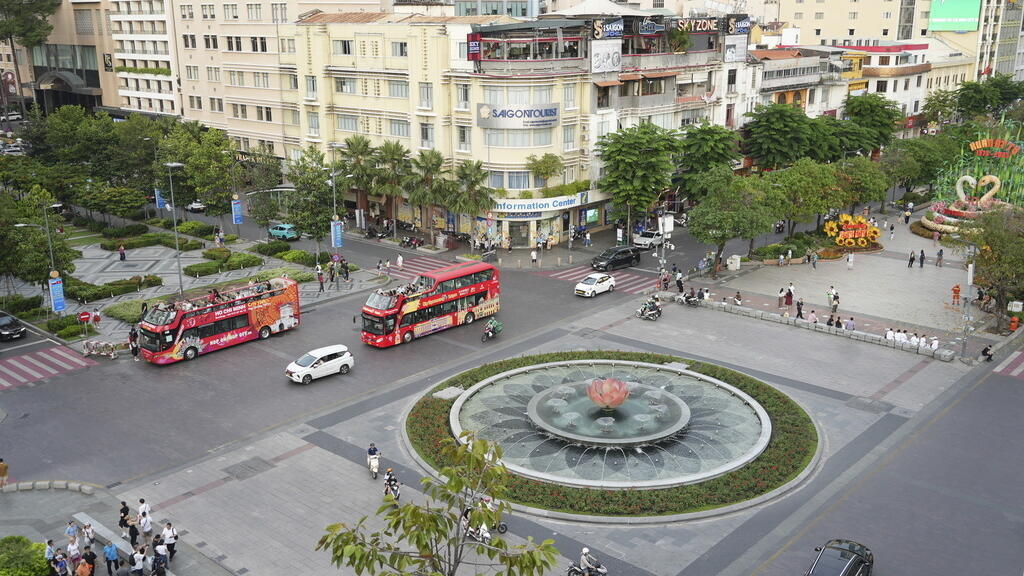 Xe bus hai tầng chở du khách tại Thành phố Hồ Chí Minh, Việt Nam. Ảnh chụp ngày 22/02/2025.