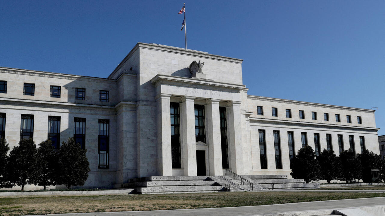États-Unis: vers une baisse des taux de la Fed, sous les foudres de Donald Trump?