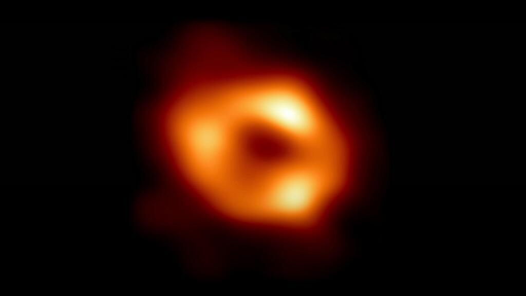 Le trou noir Sagittarius A localisé dans la galaxie Voie lactée, dévoilé par l'EHT le 12 mai 2022.