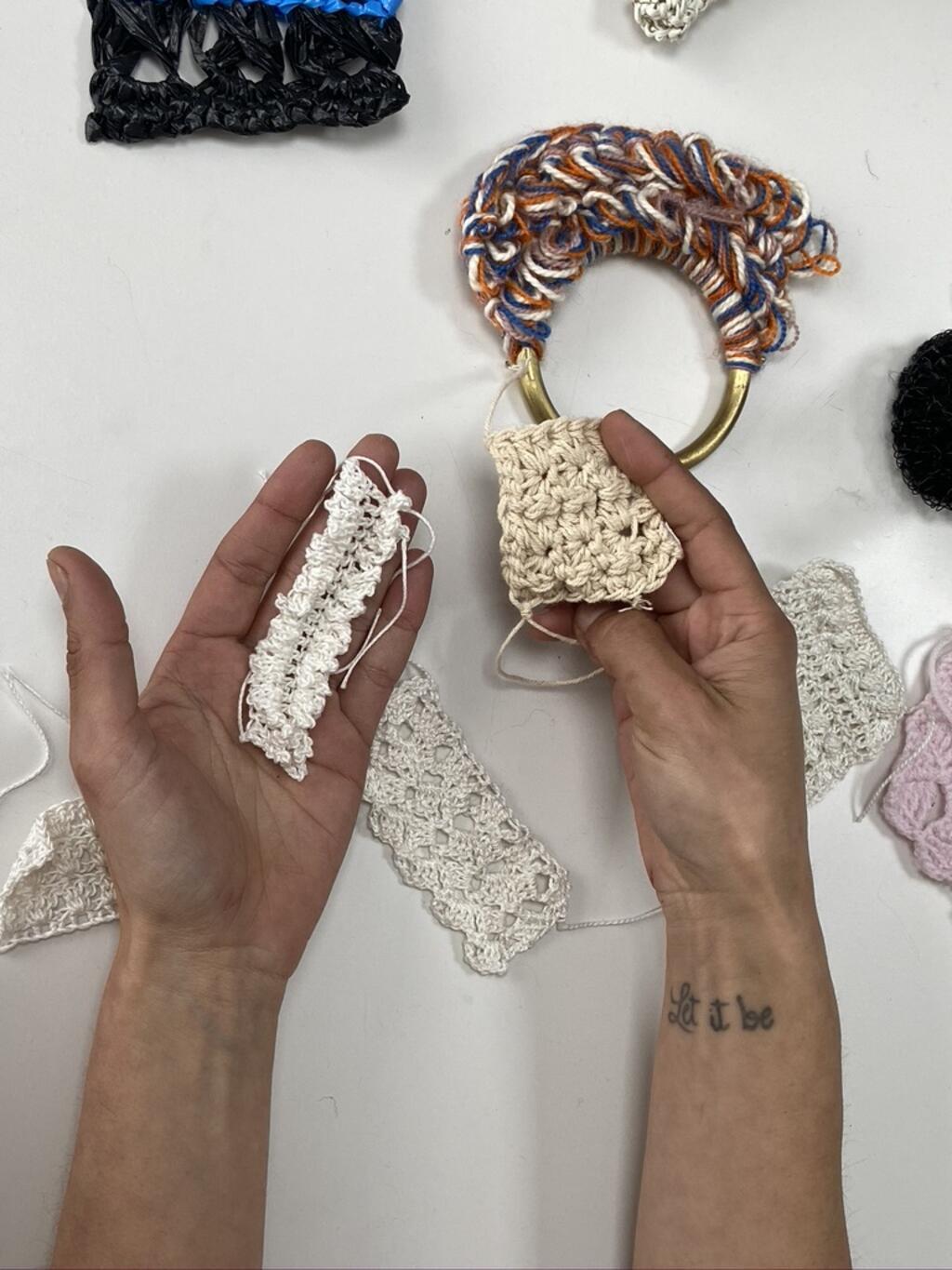 Démonstration de différentes techniques de crochet