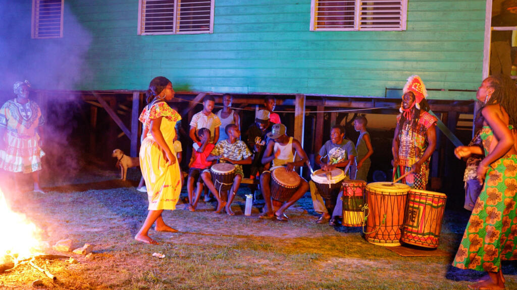 Noël au Belize: l’héritage africain du Krismos Bram et du Sambai