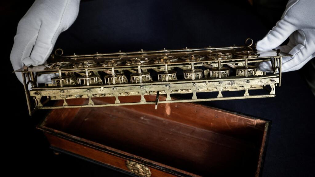 Des scientifiques dénoncent la vente aux enchères de la « Pascaline », machine à calculer de Blaise Pascal