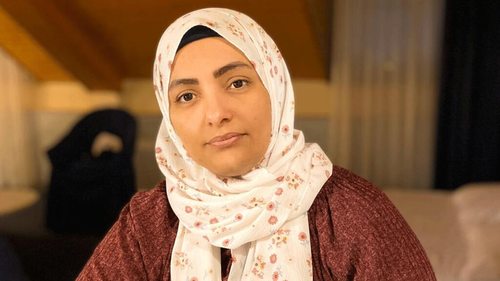 Huda Al-Sarari, lauréate 2020 du Prix Martin Ennals des droits de l’Homme, pour son enquête sur les prisons secrètes des Emirats Arabes Unis dans la région d’Aden.