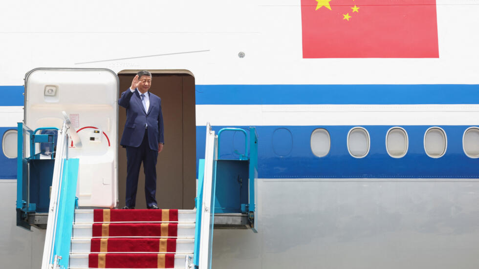 Chinese President Xi Jinping waves as he arrives for a two-day state visit, at Hanoi's Noi Bai International Airport, Vietnam, April 14, 2025.