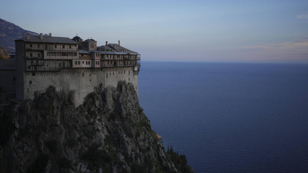 Le monastère Simonos Petra, sur la péninsule du mont Athos, dans le nord de la Grèce, le dimanche 13 avril 2025.