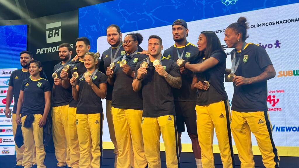 Equipe de bronze do judô brasileiro. Esporte é o que mais rendeu medalhas ao Brasil até agora. Em 05/08/24, Paris.