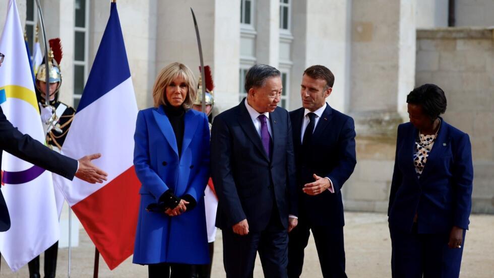 Tổng bí thư, chủ tịch nước Việt Nam Tô Lâm chụp ảnh cùng tổng thống Pháp Emmanuel Macron và phu nhân trong Hội nghị thượng đỉnh Pháp ngữ lần thứ 19, khai mạc ngày 04/10/2024, tại cung điện Villers-Cotteretsg, Pháp.