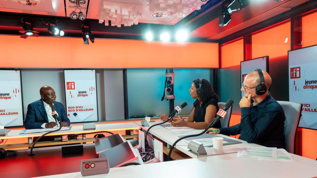 Baïdy Agne en studio avec Aurélie M'Bida et Bruno Faure.