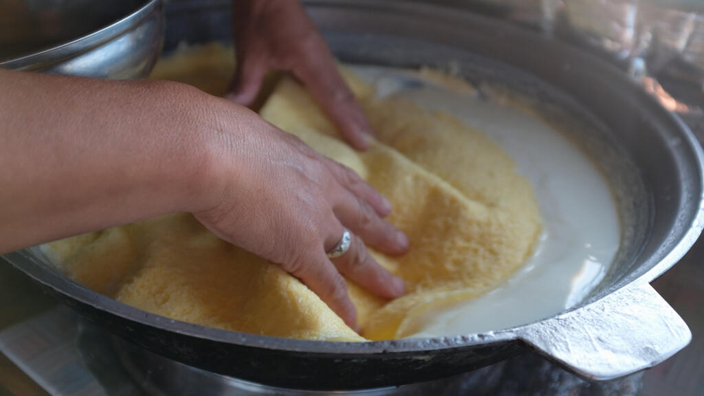 La peau grasse du lait - Mongolie.