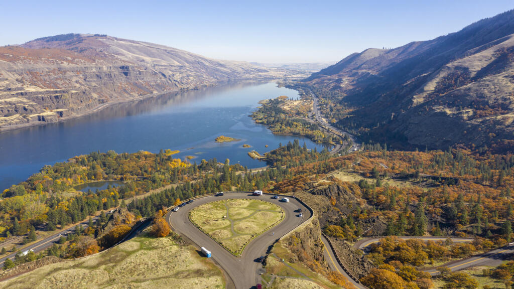 Le fleuve Columbia coule du Canada vers les États-Unis, ici en Oregon.