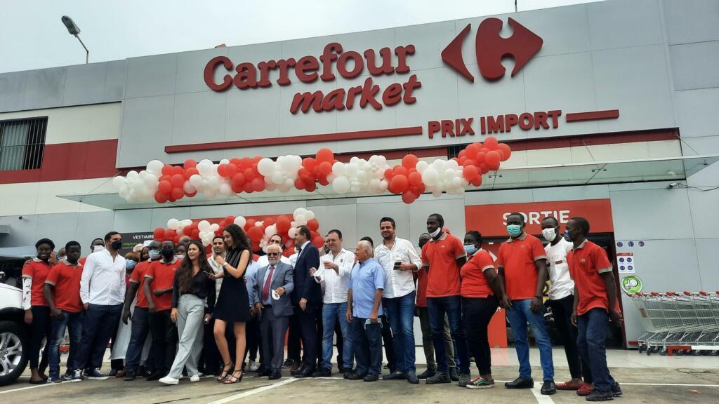 Lors de l’inauguration du premier magasin aux couleurs de Carrefour à Libreville, décembre 2021.