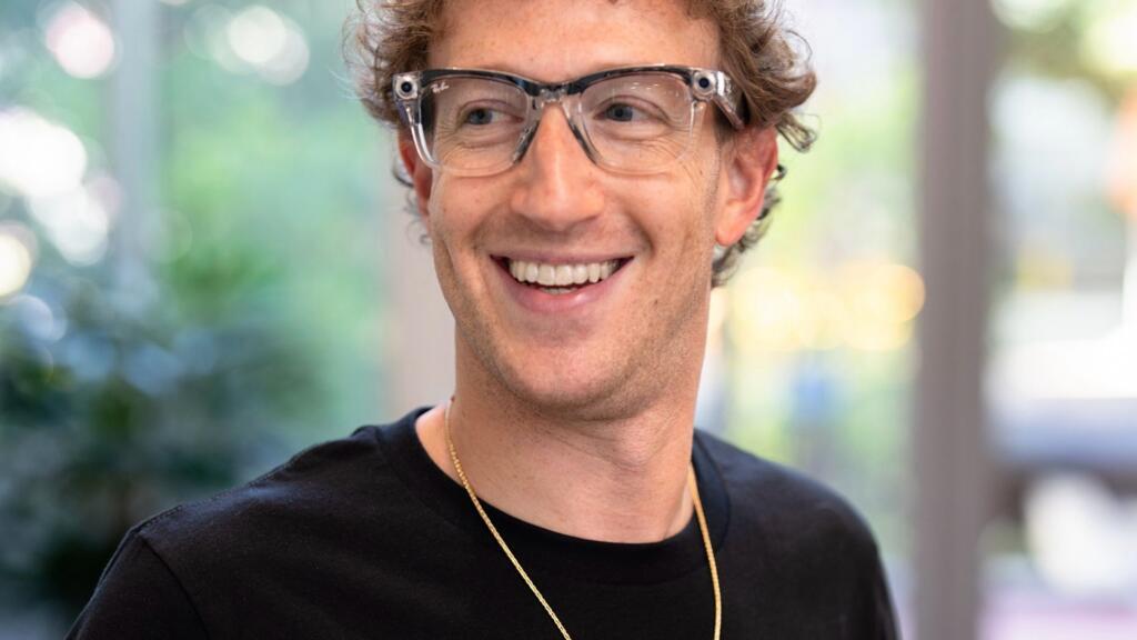 Zuckerberg is watching you ? Meta préparerait une fonction de reconnaissance faciale sur ses lunettes connectées.