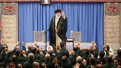 علی خامنه ای در جمع فرماندهان سپاه پاسداران