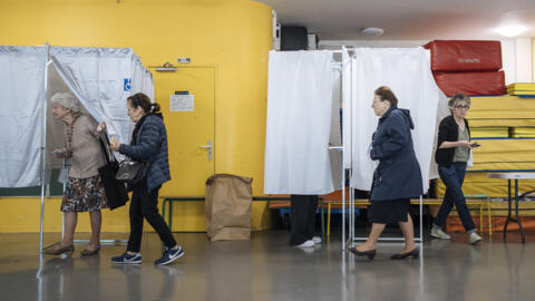 یک حوزه رأی‌گیری در پاریس - انتخابات پارلمان اروپا ۲٠۲۴