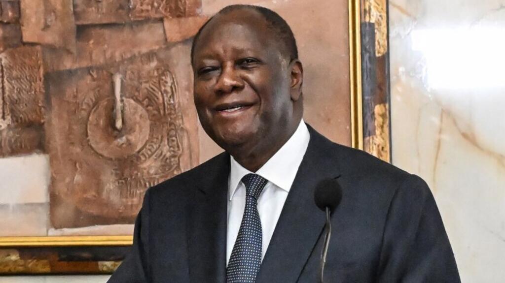 Le président sénégalais Bassirou Diomaye Faye et son homologue ivoirien Alassane Ouattara lors d'une conférence de presse au Palais présidentiel à Abidjan, le 7 mai 2024.