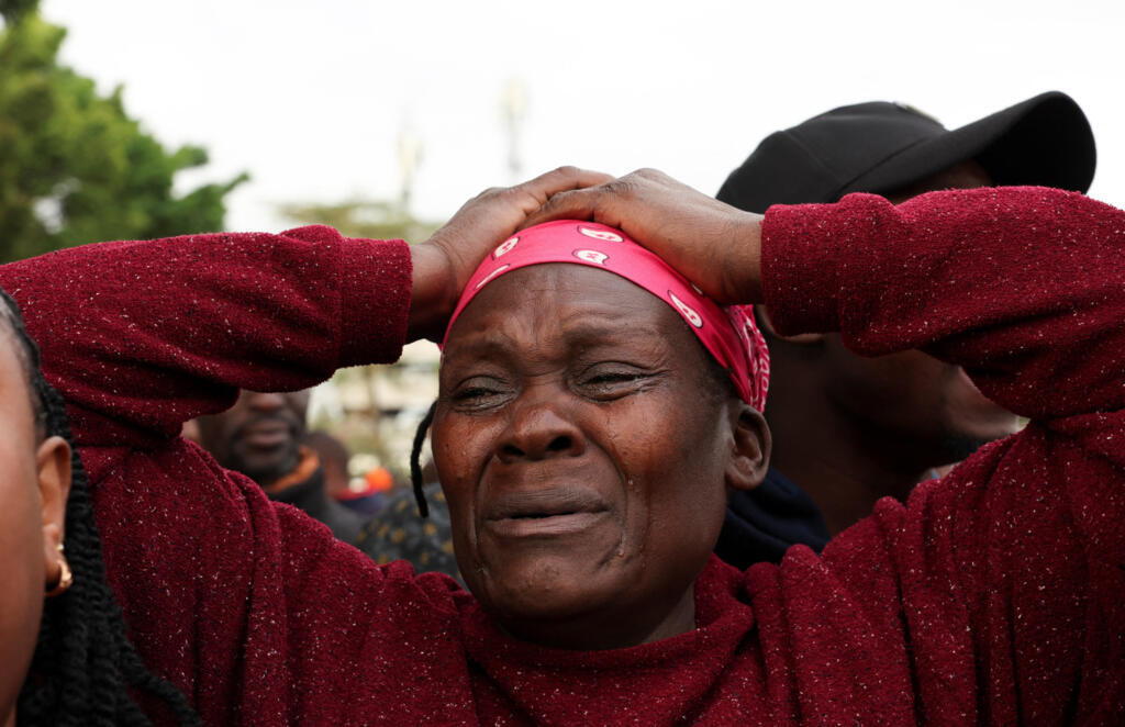 Mfuasi wa Raila akilia