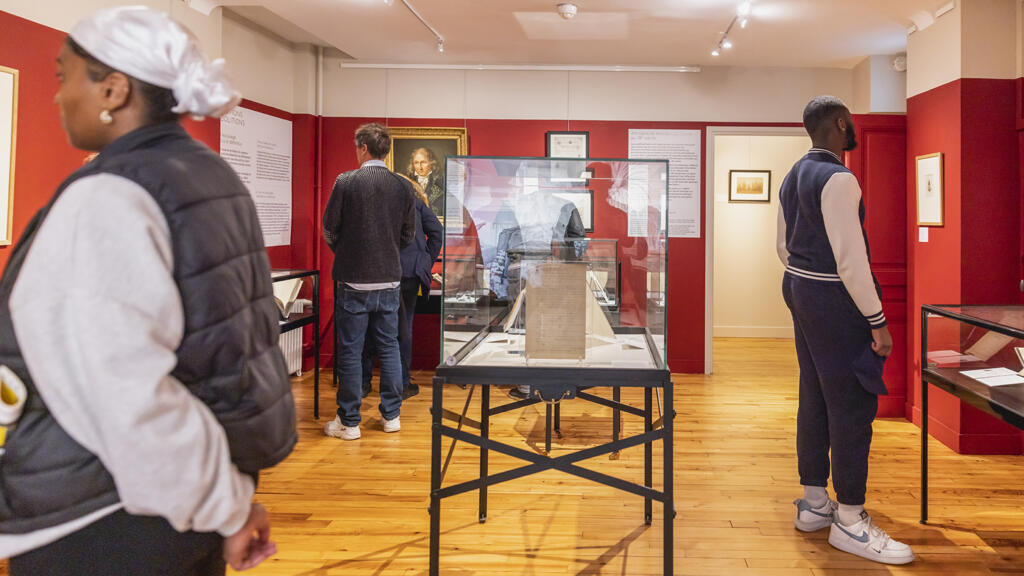 À travers différents artefacts exposés, on explique longuement l’implication des Normands à cet infâme trafic. Près de 500 expéditions de traite sont parties du Havre et de Honfleur.