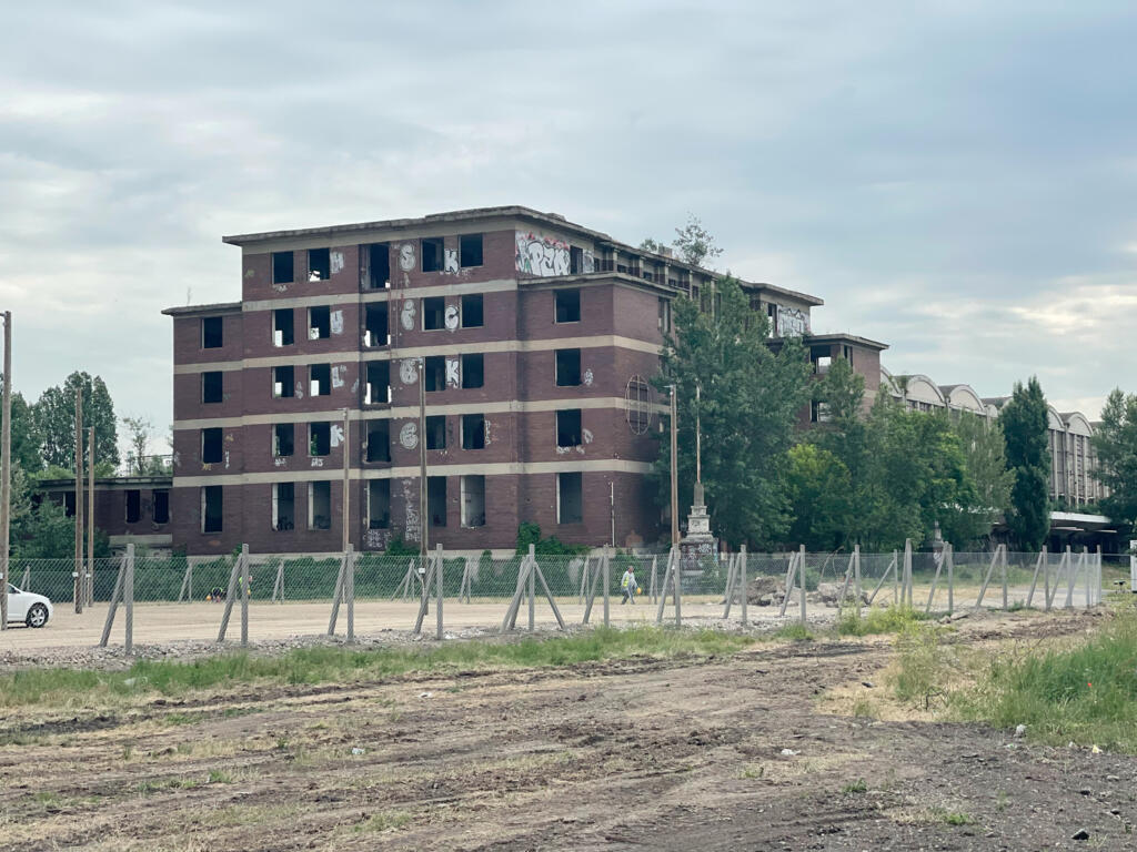 Le bâtiment à l’abandon dans le sud de la capitale hongroise, qui doit constituer le bâtiment principal de l’université Fudan de Budapest. Le projet est suspendu sine die.